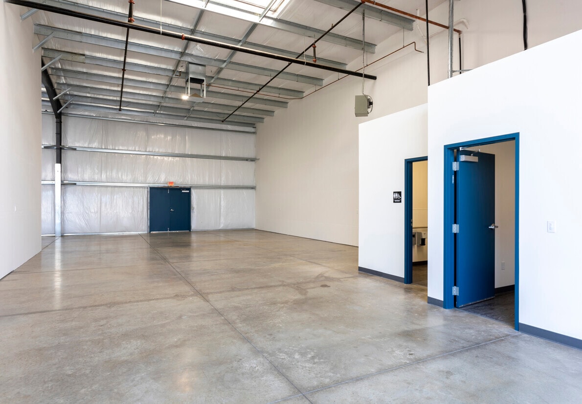 325-355 S Schnoor Ave, Madera, CA à vendre Photo de l’immeuble– Image 1 sur 6