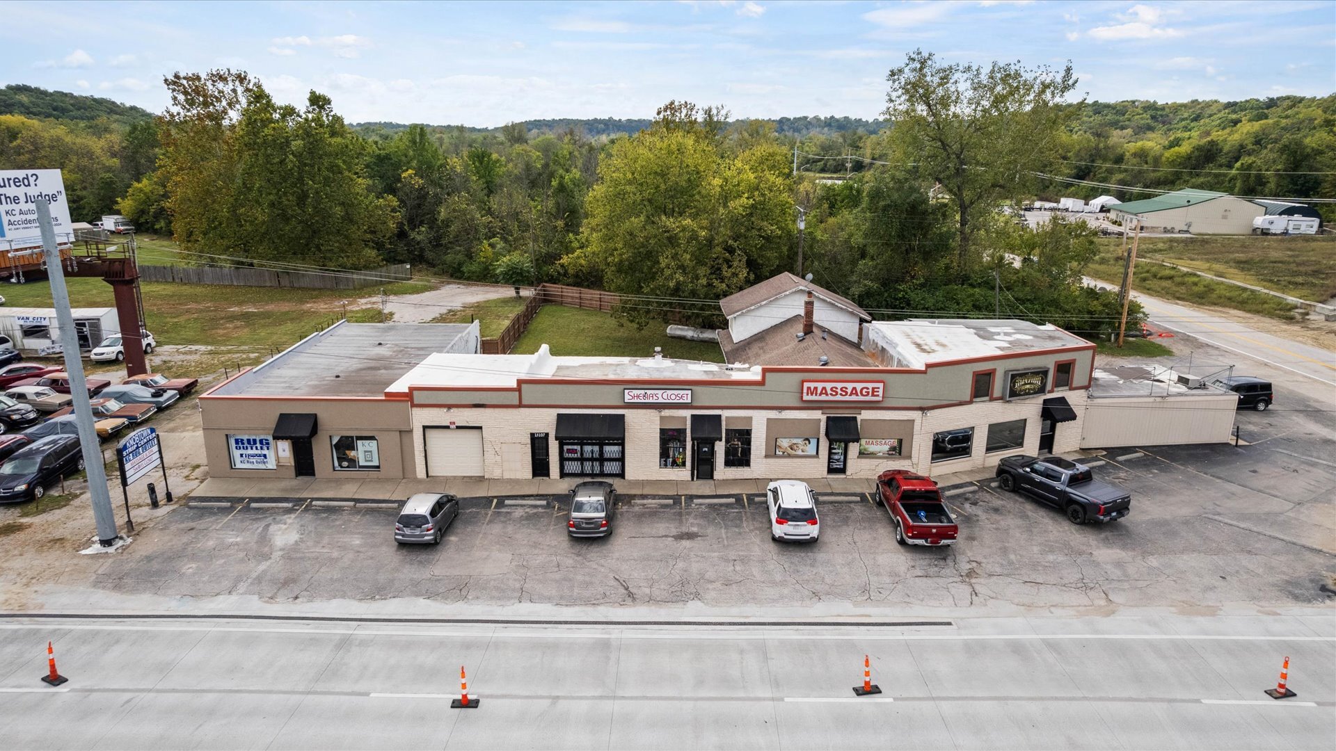 13101-13109 E Blue Pky, Kansas City, MO à vendre Photo de l’immeuble– Image 1 sur 32