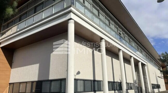 Plus de détails pour Local d'activités à louer