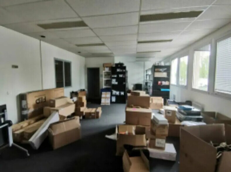 Local d’activités dans Coignières à louer - Photo intérieure – Image 3 sur 3