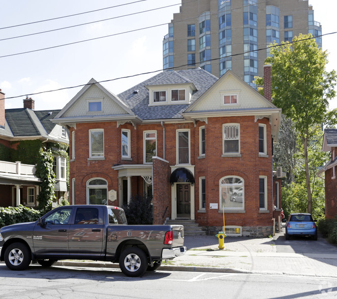 103-105 Collier St, Barrie, ON à louer - Photo principale – Image 1 sur 2