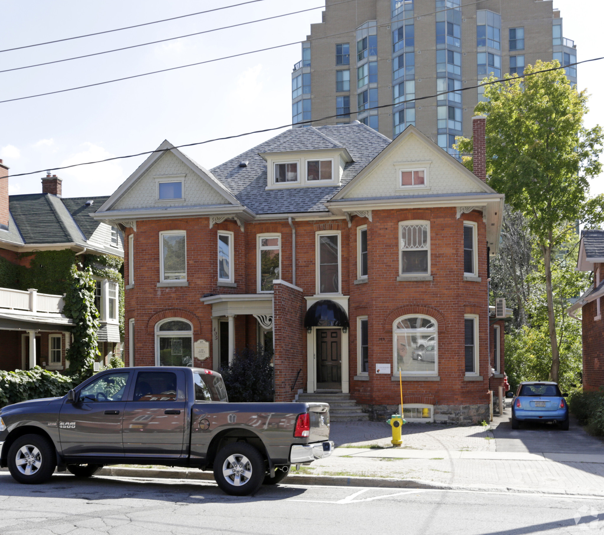 103-105 Collier St, Barrie, ON à louer Photo principale– Image 1 sur 3