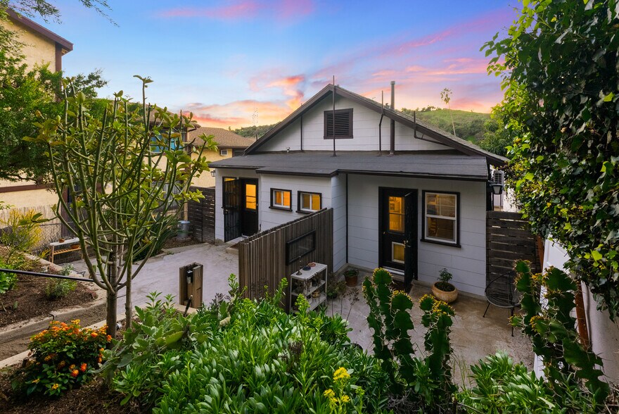 534 Casanova St, Los Angeles, CA à vendre - Photo principale – Image 1 sur 16