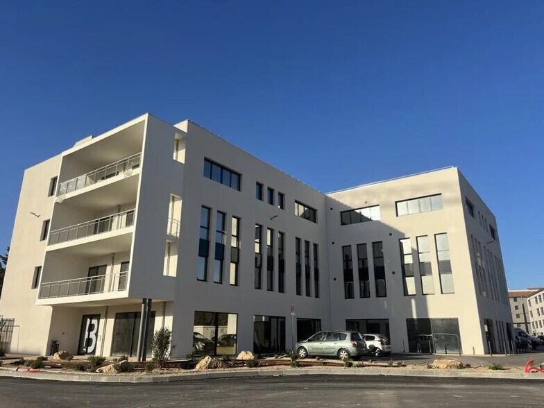Bureau dans Aubagne à louer - Photo de l’immeuble – Image 1 sur 7