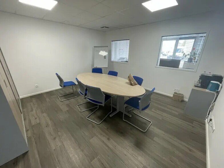 Bureau dans Saint-André-de-Cubzac à louer - Photo intérieure – Image 3 sur 10