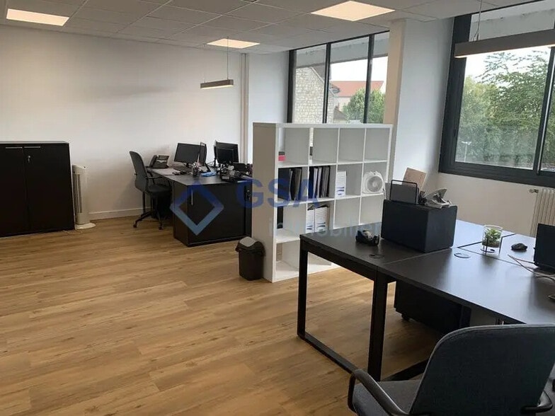 Bureau dans Melun à vendre - Photo intérieure – Image 3 sur 9