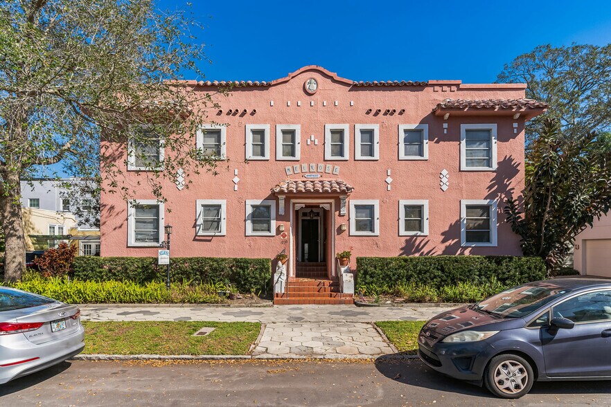 1233 Oak St NE, Saint Petersburg, FL à vendre - Photo de l’immeuble – Image 2 sur 11