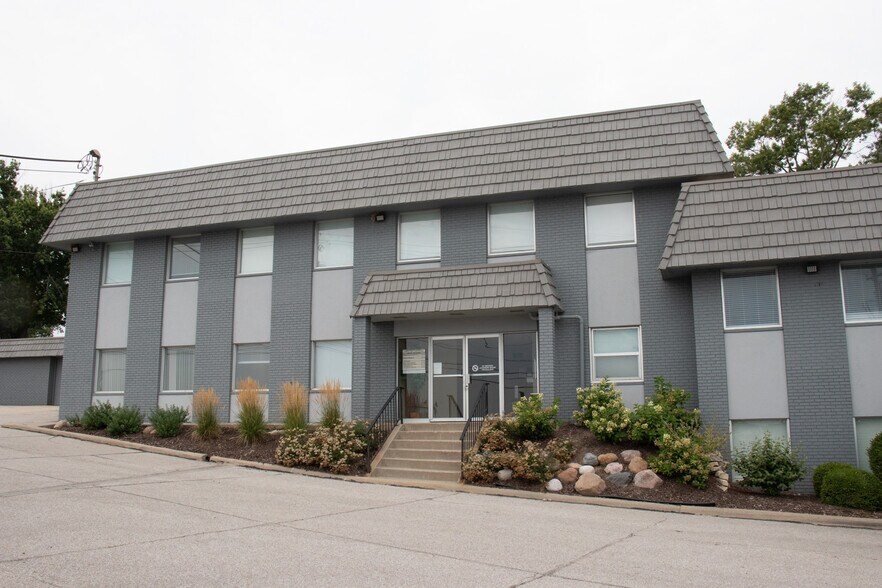 4848 S 120th St, Omaha, NE à louer - Photo de l’immeuble – Image 2 sur 7