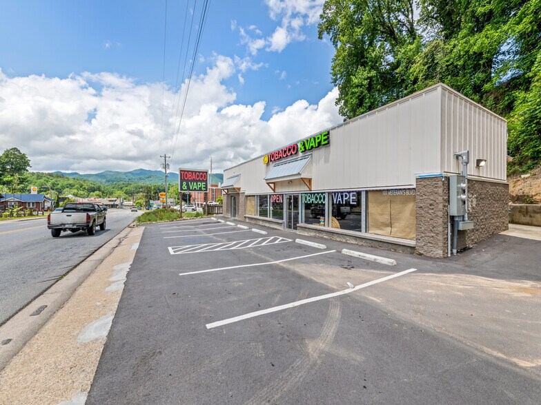 101 Veterans Blvd, Bryson City, NC à louer - Photo de l’immeuble – Image 2 sur 19
