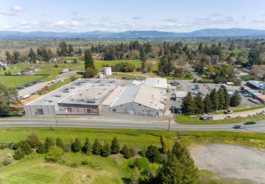 1365 Gravenstein Hwy South, Sebastopol, CA à louer - Aérien – Image 1 sur 3