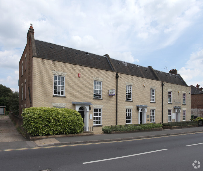 24 High St, Addlestone à vendre - Photo principale – Image 1 sur 9