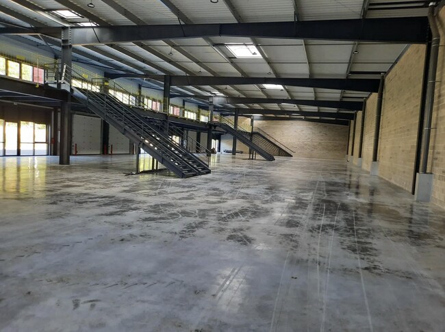 Plus de détails pour Local d'activités à louer