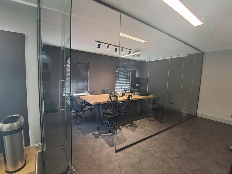 High St, Goring à louer - Photo de l’immeuble – Image 2 sur 3