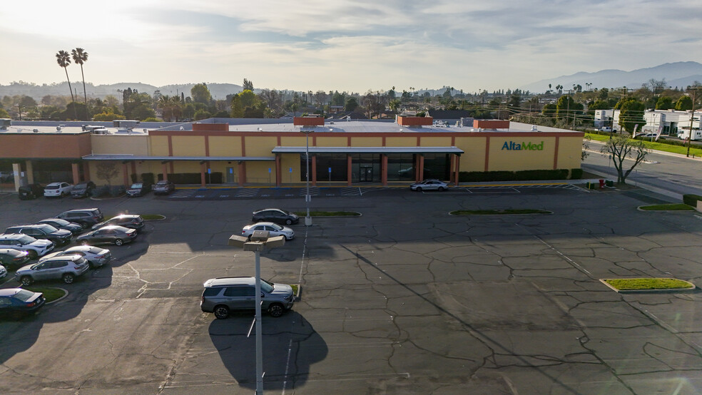 2233-2295 N Garey Ave, Pomona, CA à louer - Photo de l’immeuble – Image 3 sur 6