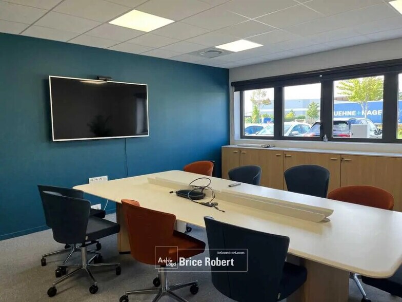 Bureau dans Jonage à louer - Photo de l’immeuble – Image 2 sur 8