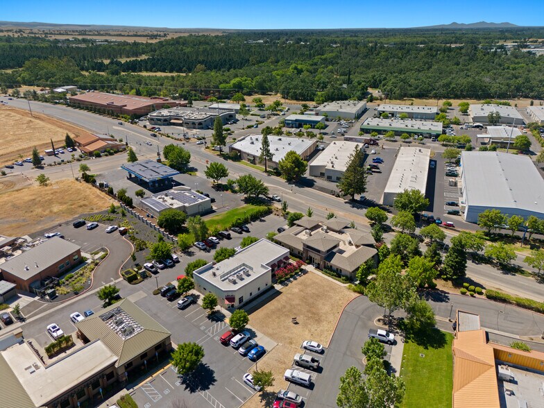 123 Raley Blvd, Chico, CA à vendre - Aérien – Image 2 sur 3