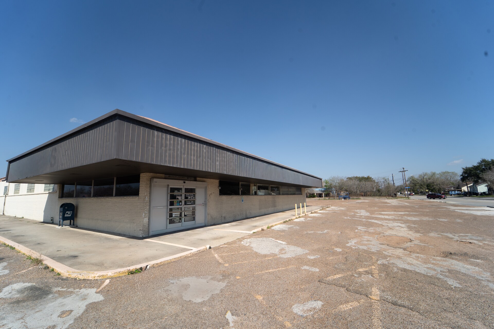 1302 E Crestwood Dr, Victoria, TX à vendre Photo de l’immeuble– Image 1 sur 8
