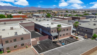 2860 N Commerce St, North Las Vegas, NV à louer Photo de l’immeuble– Image 2 sur 5