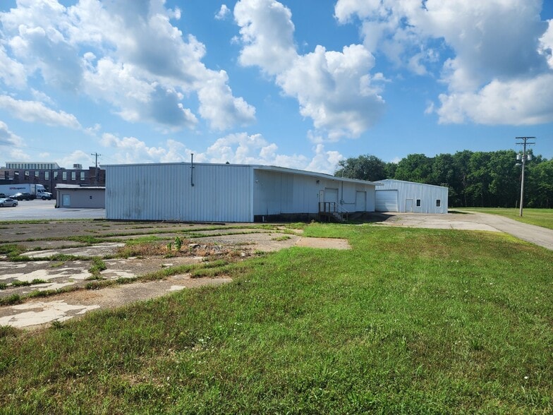 1230 Jackson St, Columbus, IN à louer - Photo principale – Image 1 sur 15