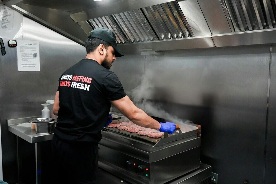 110-118 Markfield Rd, Londres à louer - Photo de l’immeuble – Image 3 sur 5