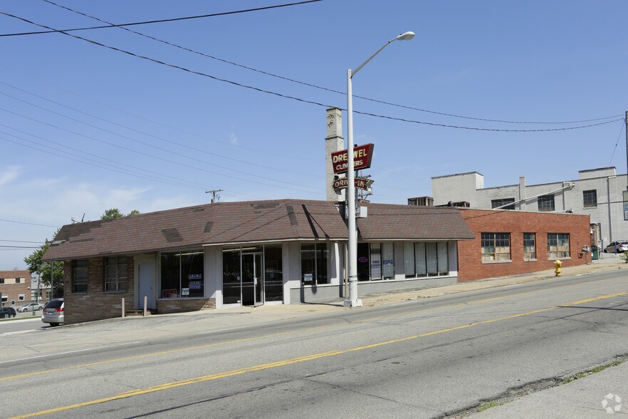 1135 Plainfield Ave NE, Grand Rapids, MI à louer - Photo principale – Image 1 sur 10