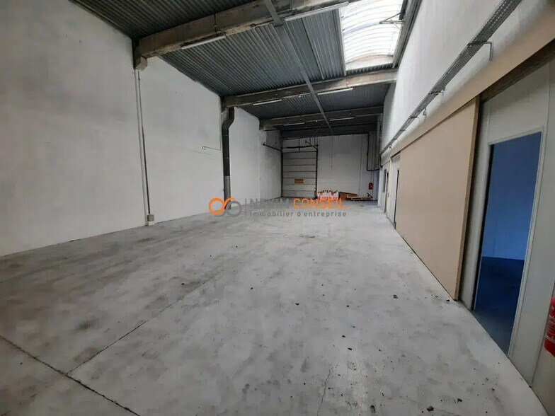 Local d’activités dans Éragny à louer - Photo de l’immeuble – Image 2 sur 5