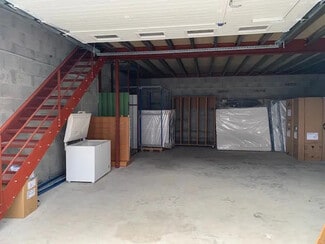 Plus de détails pour Local d'activités à louer