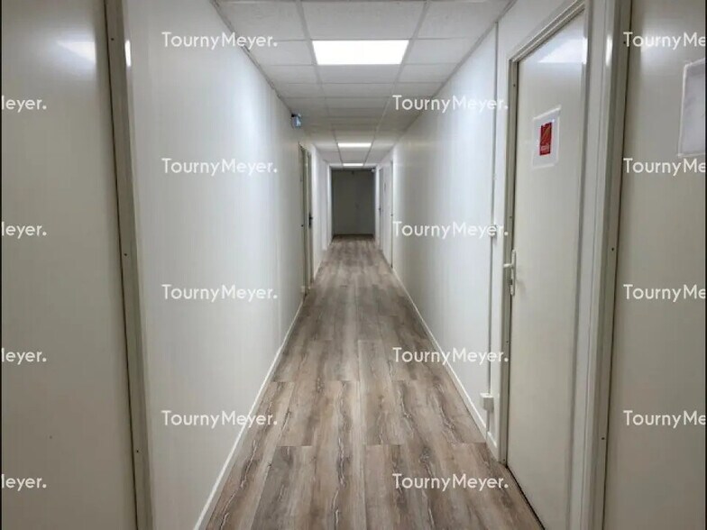 Bureau dans Saint-Jean à louer - Photo de l’immeuble – Image 2 sur 12