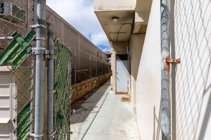 3427 Waialae Ave, Honolulu, HI à louer - Photo de l’immeuble – Image 3 sur 7