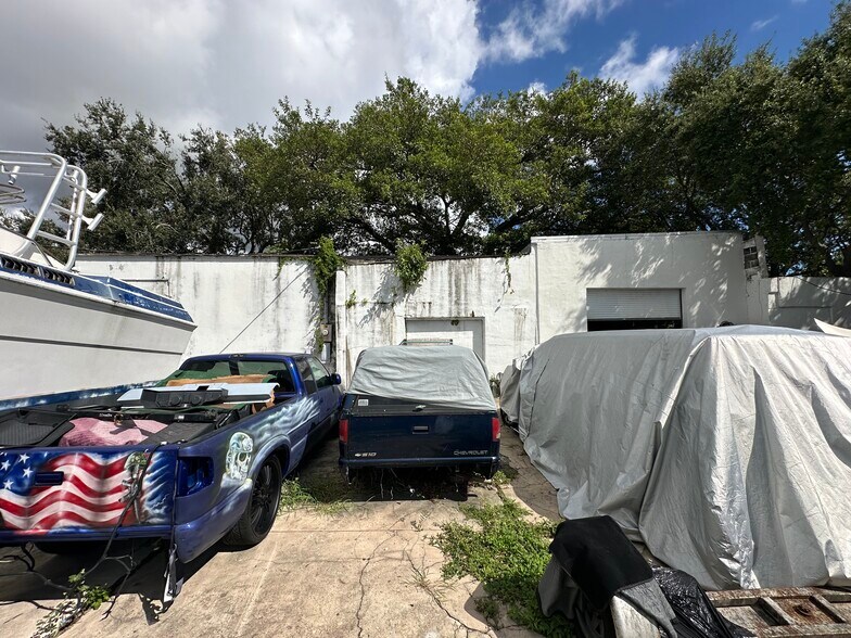 112-115 NW 4 Ave, Dania Beach, FL à louer - Photo de l’immeuble – Image 3 sur 6