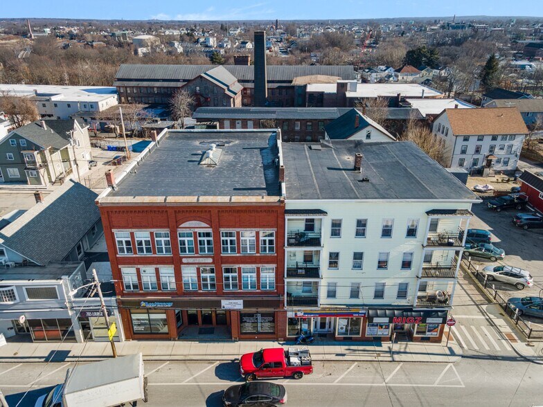 747-751 Broad St, Central Falls, RI à vendre - Photo de l’immeuble – Image 2 sur 44