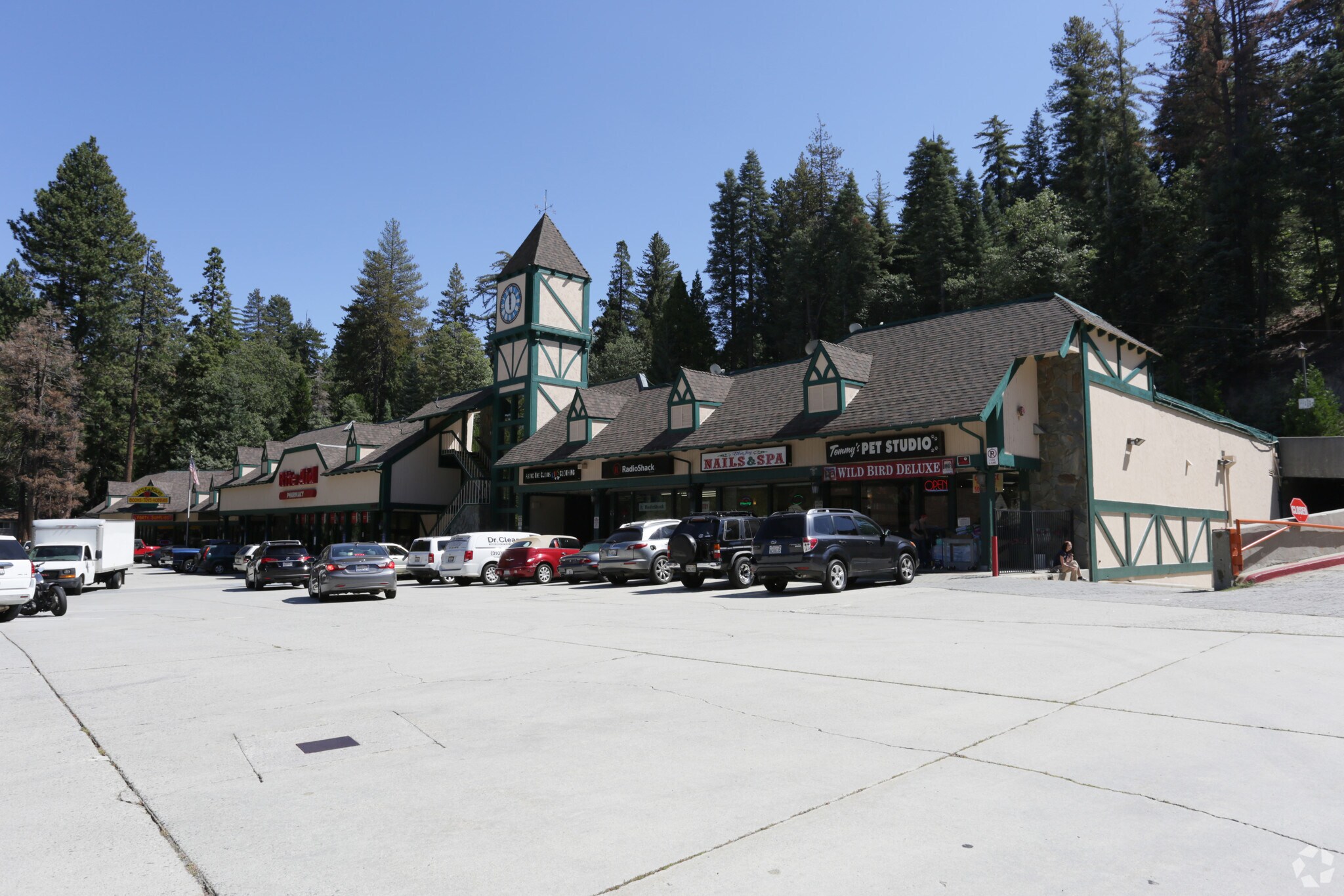 27177 State Highway 189, Blue Jay, CA à louer Photo principale– Image 1 sur 7