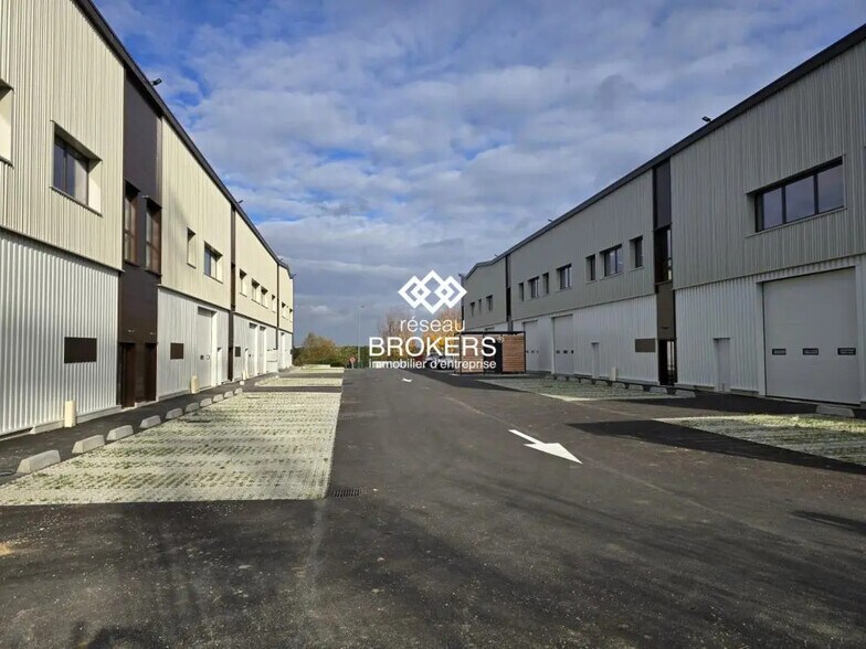Industriel/Logistique dans Osny à louer - Photo de l’immeuble – Image 2 sur 7