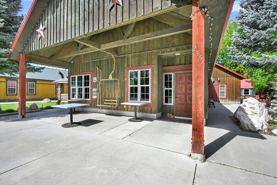 235 7400 E, Huntsville, UT à vendre - Photo de l’immeuble – Image 3 sur 31