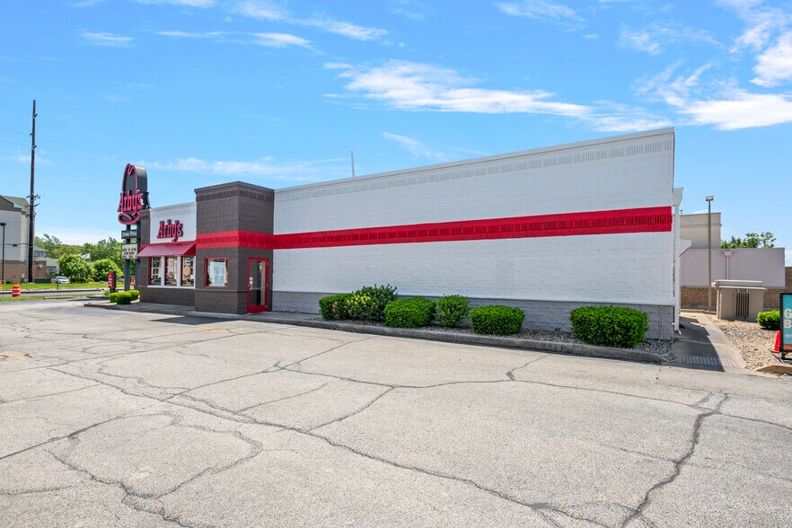 3009 S Dirksen Pky, Springfield, IL à vendre - Photo de l’immeuble – Image 3 sur 6