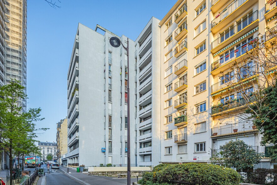 Local commercial dans Paris à louer - Photo de l’immeuble – Image 2 sur 3