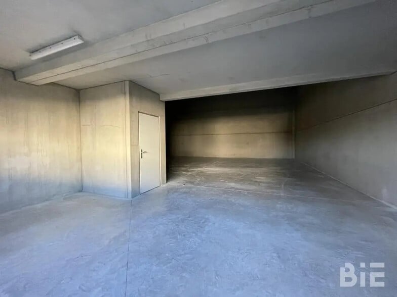 Local d'activités dans Izon à vendre - Photo de l’immeuble – Image 3 sur 5