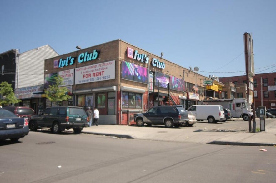 102-01-102-03 44th Ave, Corona, NY à louer - Photo de l’immeuble – Image 1 sur 7