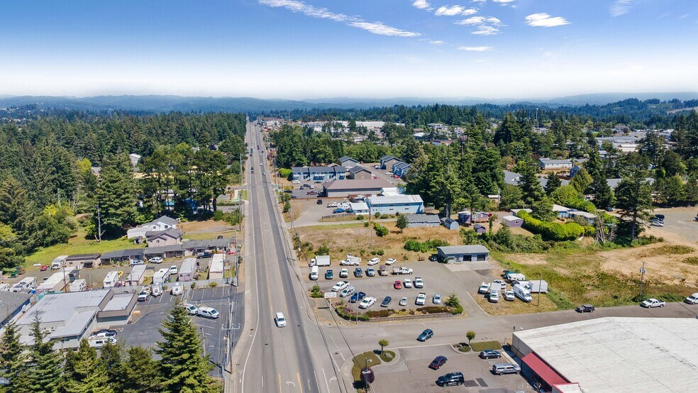 1399 Newmark Ave, Coos Bay, OR à vendre - Photo de l’immeuble – Image 3 sur 32