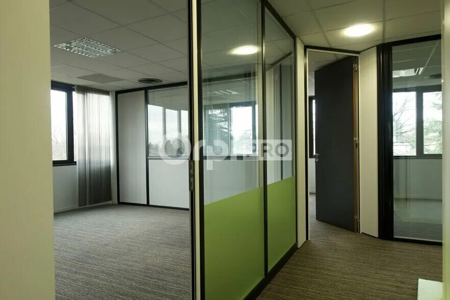 Bureau dans Saint-Didier-au-Mont-d'Or à louer - Photo de l’immeuble – Image 3 sur 12