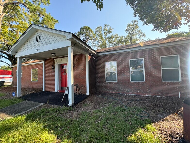 792 E Cherry St, Jesup, GA à vendre - Photo de l’immeuble – Image 2 sur 7