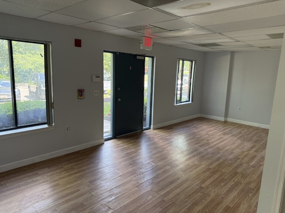 603 Post Office Rd, Waldorf, MD 20602 - Lot 107 & 108 - - Photo intérieure - Image 2 of 5