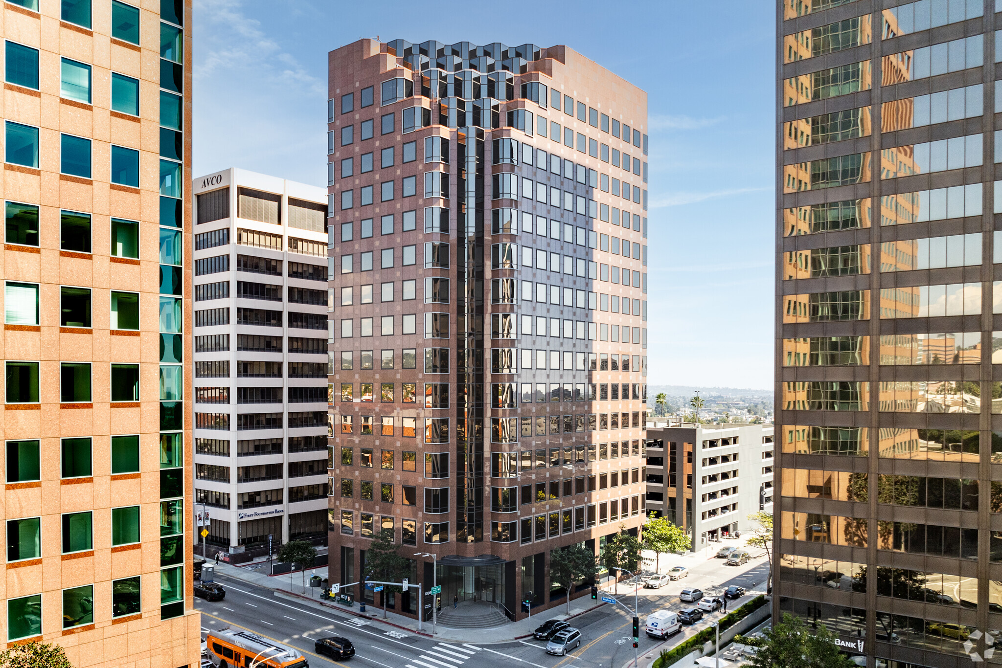 10866 Wilshire Blvd, Los Angeles, CA à louer Photo de l’immeuble– Image 1 sur 11