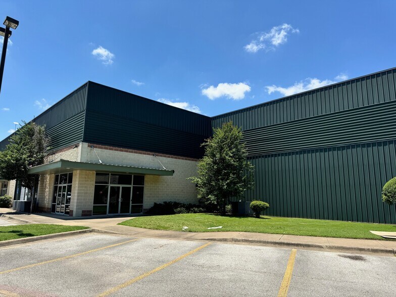 2002 Synergy Blvd, Kilgore, TX à louer - Photo de l’immeuble – Image 2 sur 12