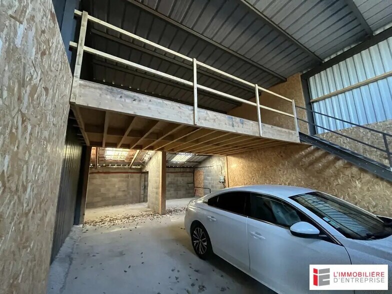 Local d’activités dans Saint-Guinoux à louer - Photo intérieure – Image 1 sur 2