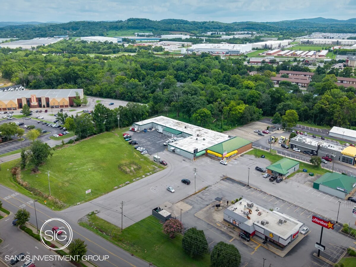 703 S Cumberland St, Lebanon, TN à louer Photo de l’immeuble– Image 1 sur 6