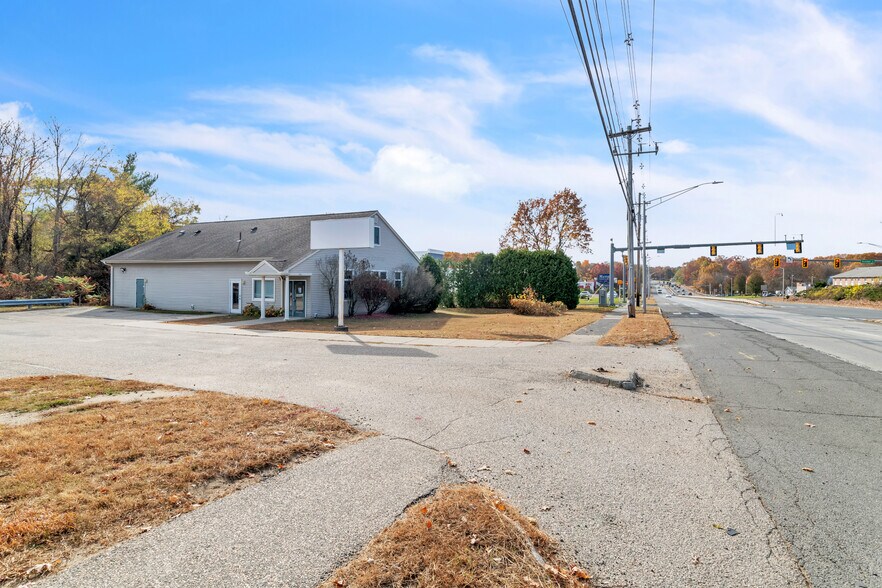 1361 Memorial Dr, Chicopee, MA à vendre - Photo de l’immeuble – Image 3 sur 23
