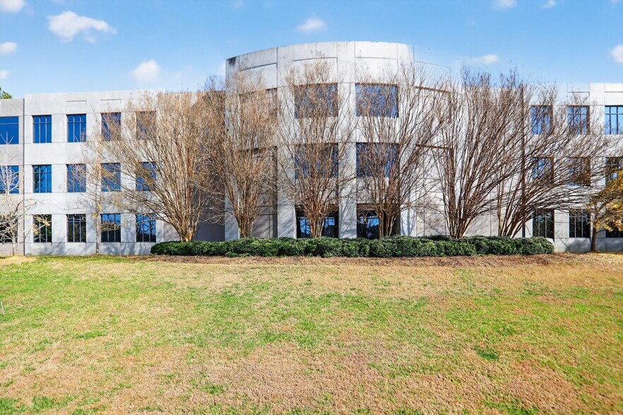 5955 State Bridge Rd, Johns Creek, GA à louer - Photo de l’immeuble – Image 2 sur 18