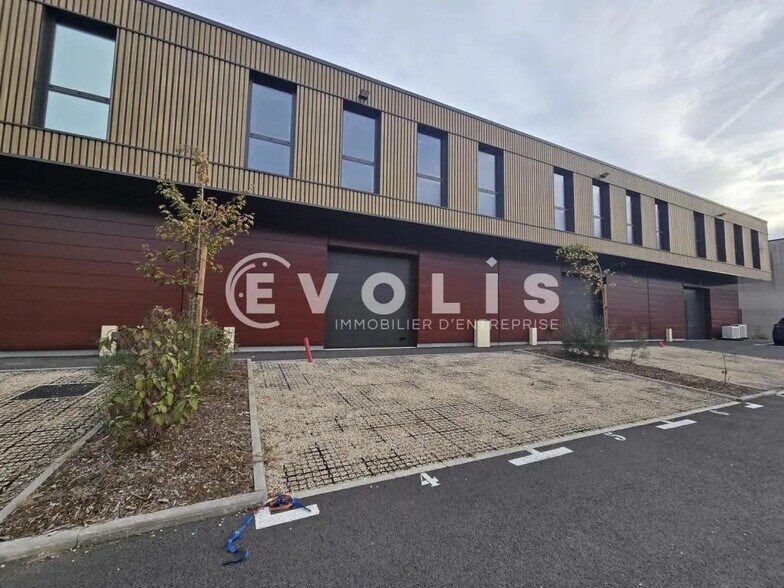 Local d'activités dans Marcoussis à vendre - Photo de l’immeuble – Image 3 sur 10