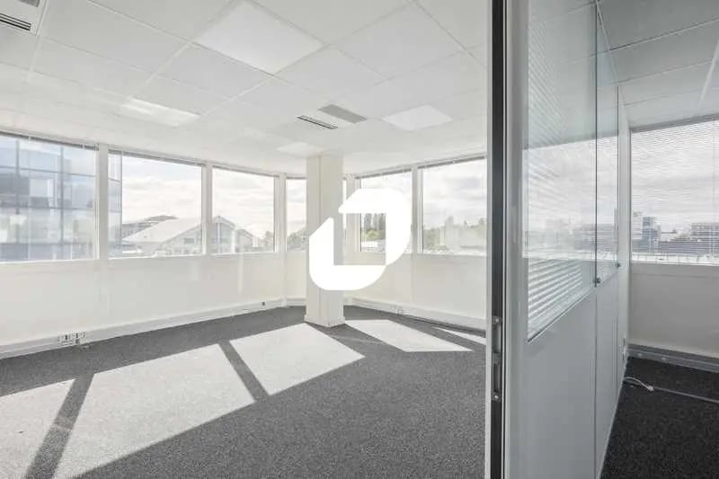 23 Avenue Louis Bréguet, Vélizy-Villacoublay à louer - Photo de l’immeuble – Image 3 sur 12